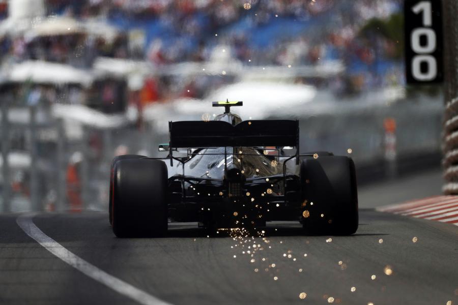  Mercedes-AMG F1 W10 EQ Power+ 2019 года  (фото 23 из 31)